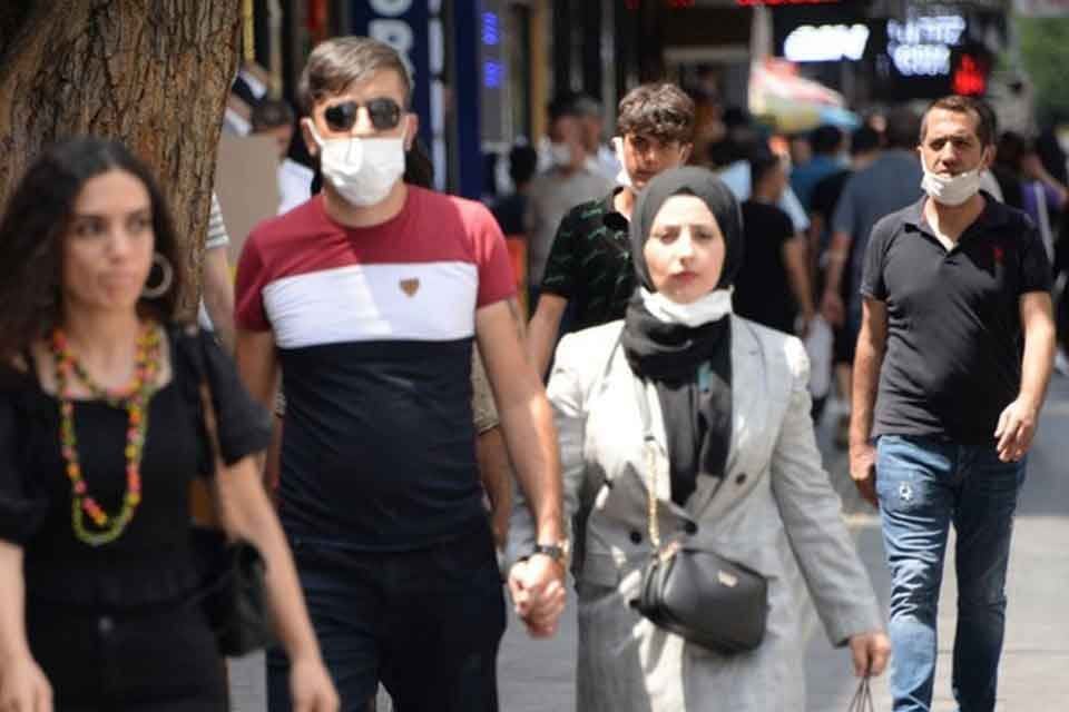Korona vir&uuml;s Bilim Kurulu &uuml;yesi Prof. Dr. Tevfik &Ouml;zl&uuml;, hastaneye