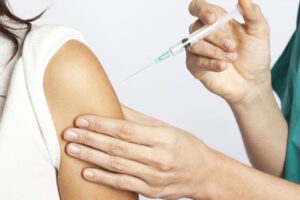 Türkiye genelinde koronavirüse karşı aşılama bugün başlıyor. Vatandaşın kafasındaki en