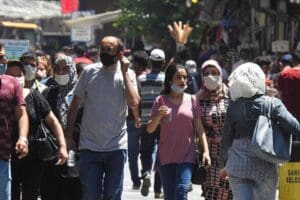 Bilim Kurulu &uuml;yesi Do&ccedil;. Dr.&nbsp;Afşin Emre Kayıpmaz, destoran ve kafelerin