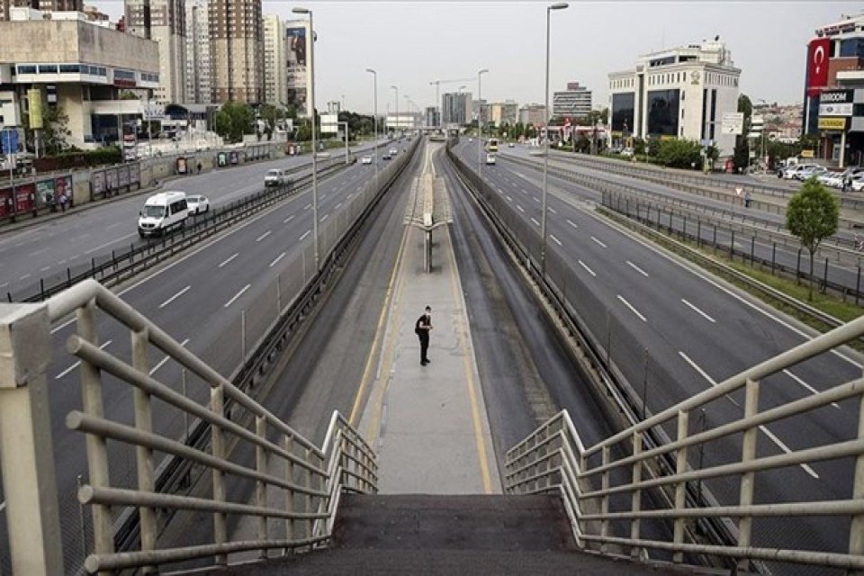 Toplumda Salgın Y&ouml;netimi Bilim Kurulu &uuml;yesi Prof. Dr. Deniz Odabaş,