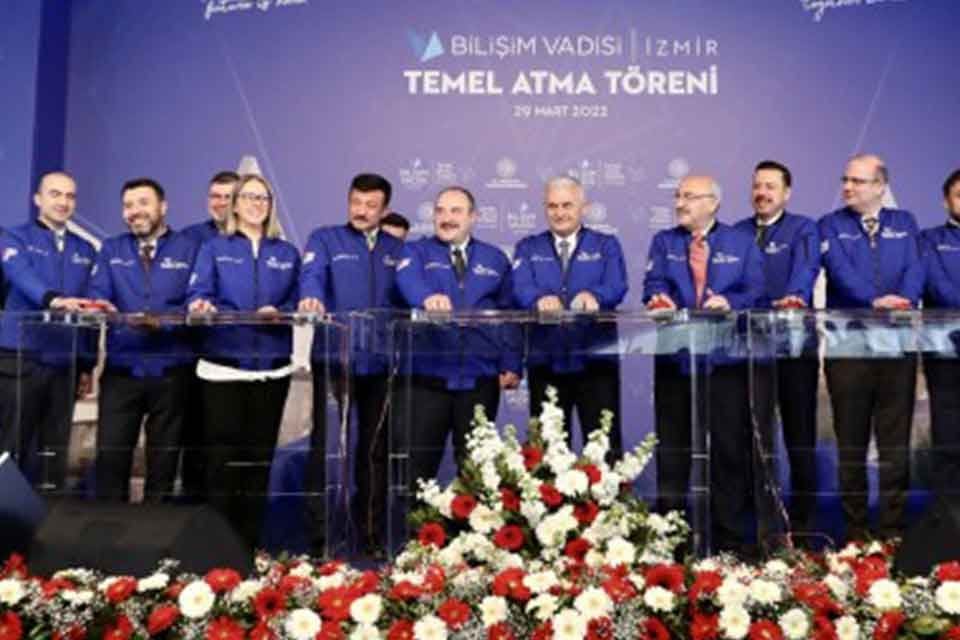 Sanayi ve Teknoloji Bakanı Mustafa Varank, mega teknoloji koridoruyla birbirine