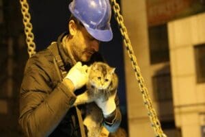 Diyarbakır'da, Kahramanmaraş merkezli depremlerden dolayı ağır hasar g&ouml;ren Galeria İş