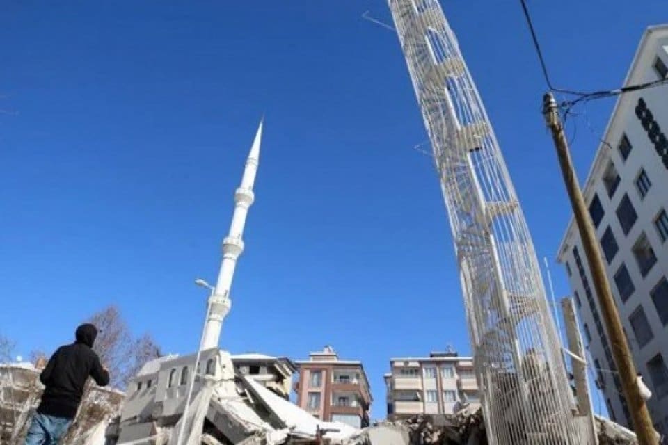 Kahramanmaraş merkezli depremlerde &ccedil;ok sayıda binanın yıkıldığı Malatya'da, 5 katlı