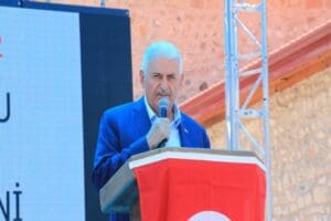 AK Parti Genel Başkanvekili Binali Yıldırım, &uuml;lkenin ve d&uuml;nyanın zor
