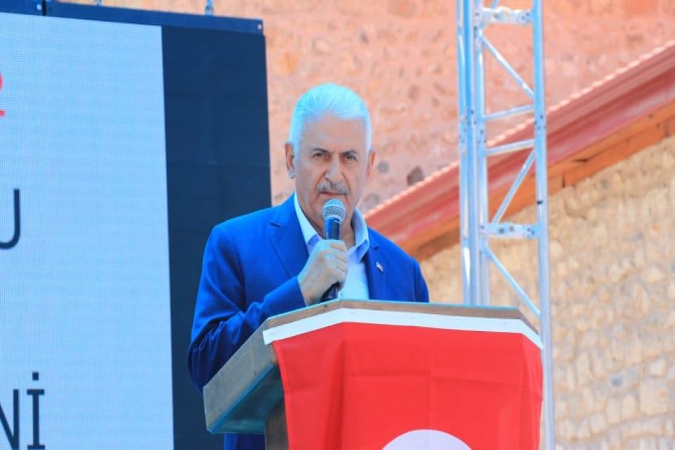 AK Parti Genel Başkanvekili Binali Yıldırım, &uuml;lkenin ve d&uuml;nyanın zor