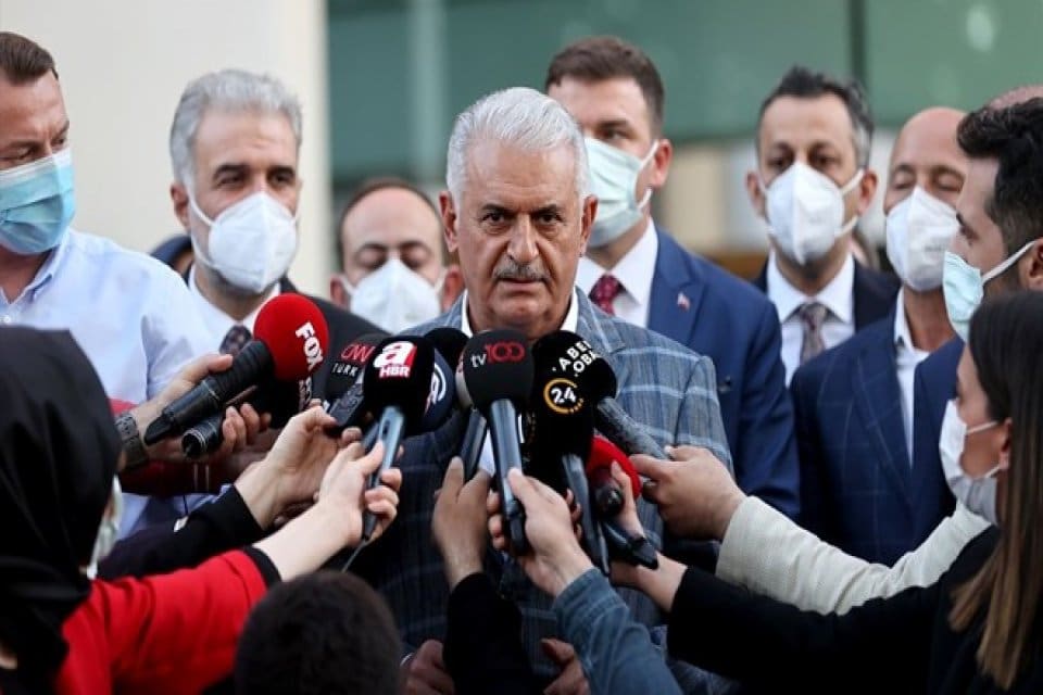 AK Parti Genel Başkanvekili Binali Yıldırım İstanbul İl Başkanlığı'nda habercilerin