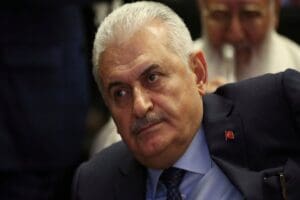 Binali Yıldırım, "Bir&ccedil;ok gencimiz yurt dışına gidip yerleşmek istiyormuş. Yurt