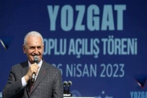 AK Parti'li Yıldırım, Yozgat Cumhuriyet Meydanı'ndaki toplu a&ccedil;ılış t&ouml;reninde yaptığı