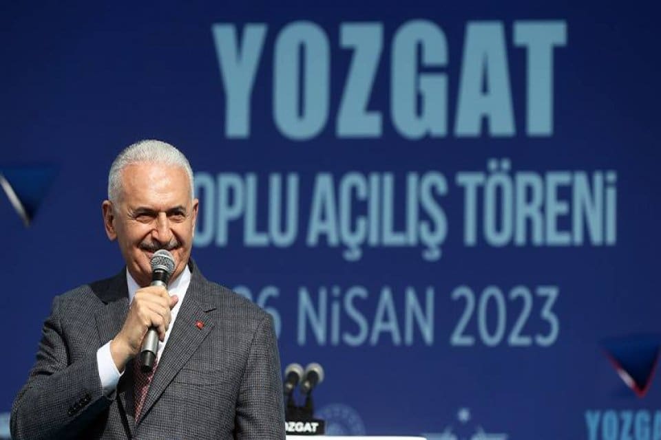 AK Parti'li Yıldırım, Yozgat Cumhuriyet Meydanı'ndaki toplu a&ccedil;ılış t&ouml;reninde yaptığı