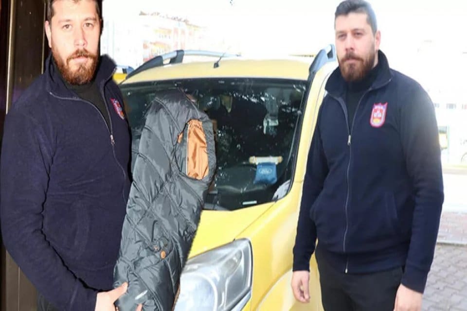 Antalya&rsquo;nın Muratpaşa il&ccedil;esinde taksi şof&ouml;r&uuml; Mehmet Ali &Ccedil;etin (27), aracına