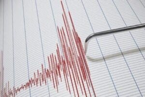 Bing&ouml;l'&uuml;n Yaylıdere il&ccedil;esinde saat 03.35'te 5 b&uuml;y&uuml;kl&uuml;ğ&uuml;nde deprem meydana geldi.