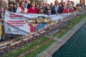 İzmir'de 19 Mayıs Atat&uuml;rk'&uuml; Anma, Gen&ccedil;lik ve Spor Bayramı i&ccedil;in