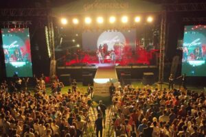 91. İzmir Enternasyonal Fuarı kapsamındaki &Ccedil;im Konserleri&rsquo;nin ikincisinde &uuml;nl&uuml; sanat&ccedil;ı