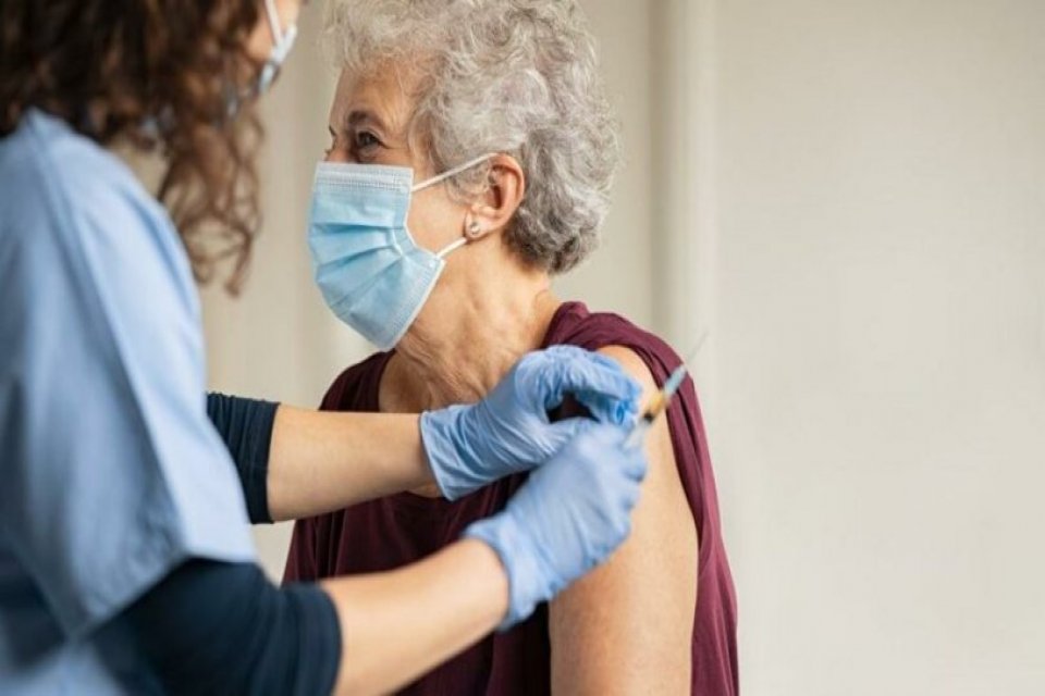 İngiltere'de yapılan bir araştırma, Pfizer/BioNTech ve Oxford/AstraZeneca'nın aşılarının etkisinin 6