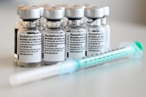 ABD Gıda ve İlaç İdaresi'nin (FDA) Pfizer-BioNTech'in geliştirdiği Kovid-19 aşısına