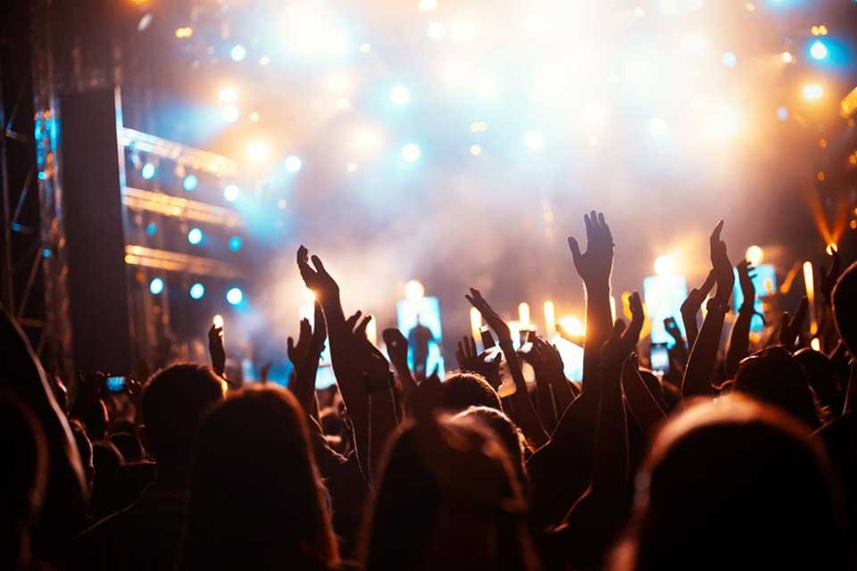 Bal&ccedil;ova Belediyesi&rsquo;nin bu yıl ilk kez d&uuml;zenleyeceği &Ccedil;im Konserlerinde İzmirliler