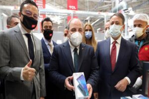 Sanayi ve Teknoloji Bakanı Mustafa Varank, Ar&ccedil;elik ile g&uuml;&ccedil;lerini birleştiren