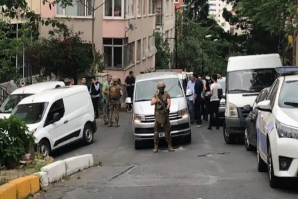 İstanbul'un Şişli il&ccedil;esinde iki kişi tarafından bir evde zorla tutulan