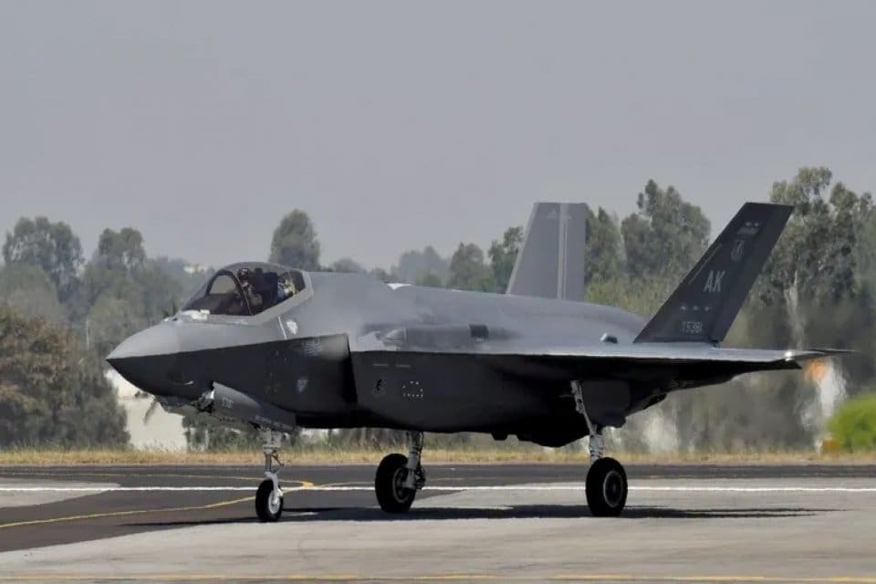 ABD&rsquo;li &uuml;st d&uuml;zey bir yetkili, iki Ukraynalı pilotun Arizona&rsquo;da savaş