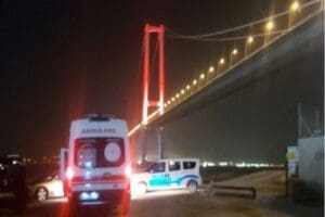 İstanbul&rsquo;da g&ouml;rev yapan gen&ccedil; bir polis memuru aracını &ccedil;alışır halde