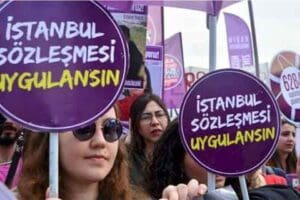 Evde temizlik yaparken ses &ccedil;ıkardığı gerek&ccedil;esiyle 40 yıllık eşini kabloyla