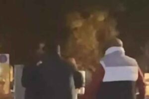 Beylikdüzü'nde eğlence mekanının otoparkında bir kişi, kadına tekme tokat saldırdı.