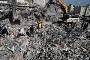Adıyaman'da yıkılan &Ouml;zkan Apartmanı'nın m&uuml;teahhidi Mehmet &Ouml;zkan tutuklandı. Kahramanmaraş&nbsp;merkezli depremlerden