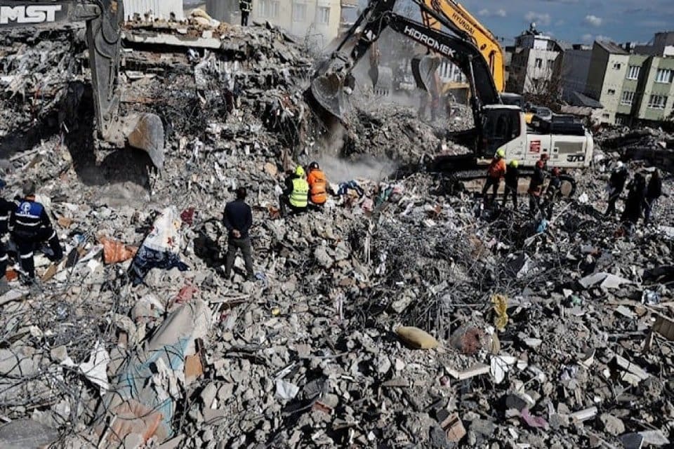 Adıyaman'da yıkılan &Ouml;zkan Apartmanı'nın m&uuml;teahhidi Mehmet &Ouml;zkan tutuklandı. Kahramanmaraş&nbsp;merkezli depremlerden