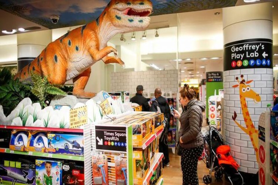 Toys R Us, ABD&rsquo;de işletmeye a&ccedil;ık bıraktığı iki mağazasını kapattı.