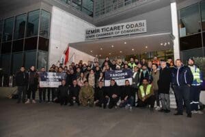 T&uuml;rkiye'yi yasa boğan deprem felaketinin ardından İzmir Valiliği izniyle tek
