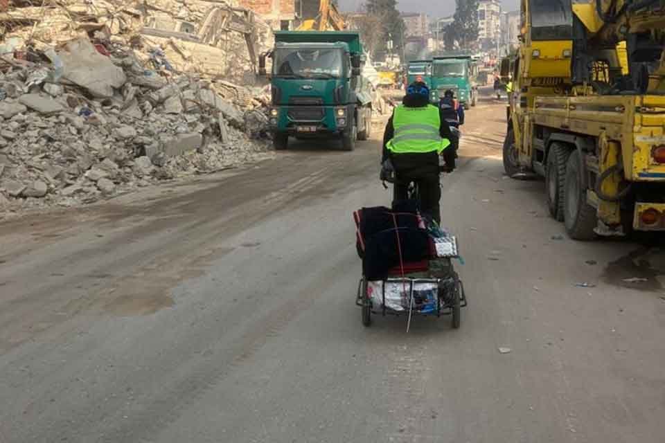 Berfin Kolcu, deprem felaketinin ardından binlerce kişinin enkaz altında kaldığı