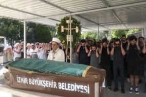 Balıkesir'in Bandırma il&ccedil;esinde kamyonetin &ccedil;arpması sonucu hayatını kaybeden Savaş Kader