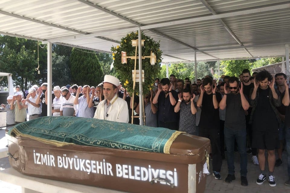 Balıkesir'in Bandırma il&ccedil;esinde kamyonetin &ccedil;arpması sonucu hayatını kaybeden Savaş Kader