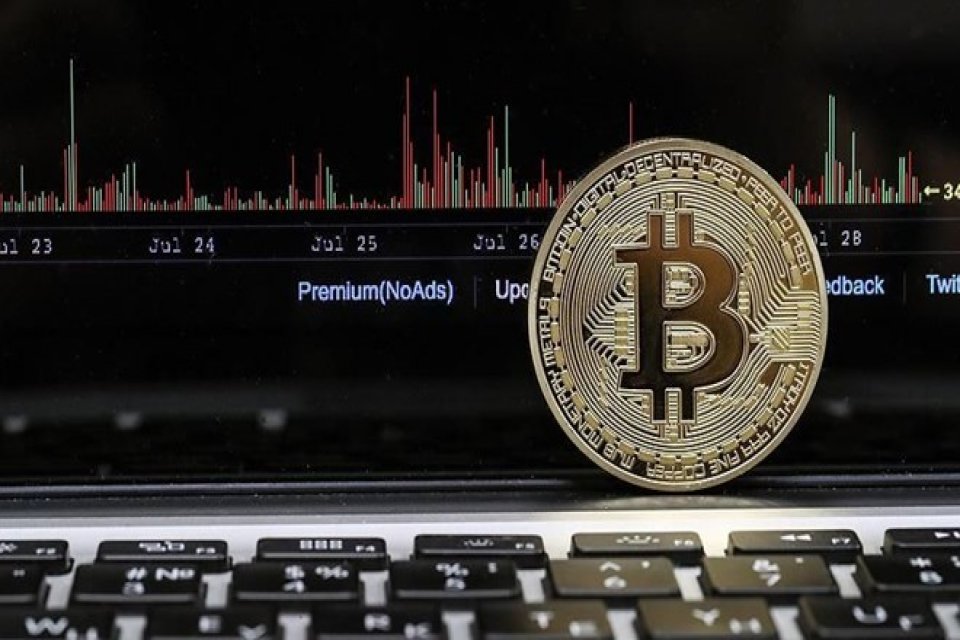 Kripto para piyasalarının en y&uuml;ksek hacimli birimi Bitcoin gelen ağır