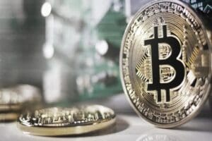 Bitcoin, Ethereum ve diğer kripto paralar bug&uuml;n sert geriledi. Lider