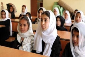 Birleşmiş Milletler (BM), Afganistan'da kız &ouml;ğrencilerin eğitimden mahrum bırakılmasının "a&ccedil;ık&ccedil;a