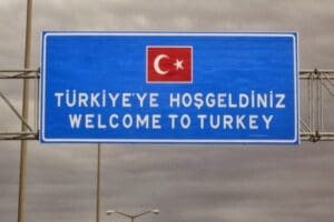 BM, yabancı dillerdeki "Turkey" isminin "T&uuml;rkiye" olarak değiştirilmesi talebini kabul