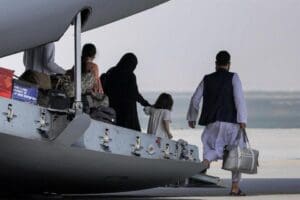 Afganistan'da Taliban'ın &uuml;lke y&ouml;netimini ele ge&ccedil;irmesinden sonra başlayan kaos b&uuml;y&uuml;yerek