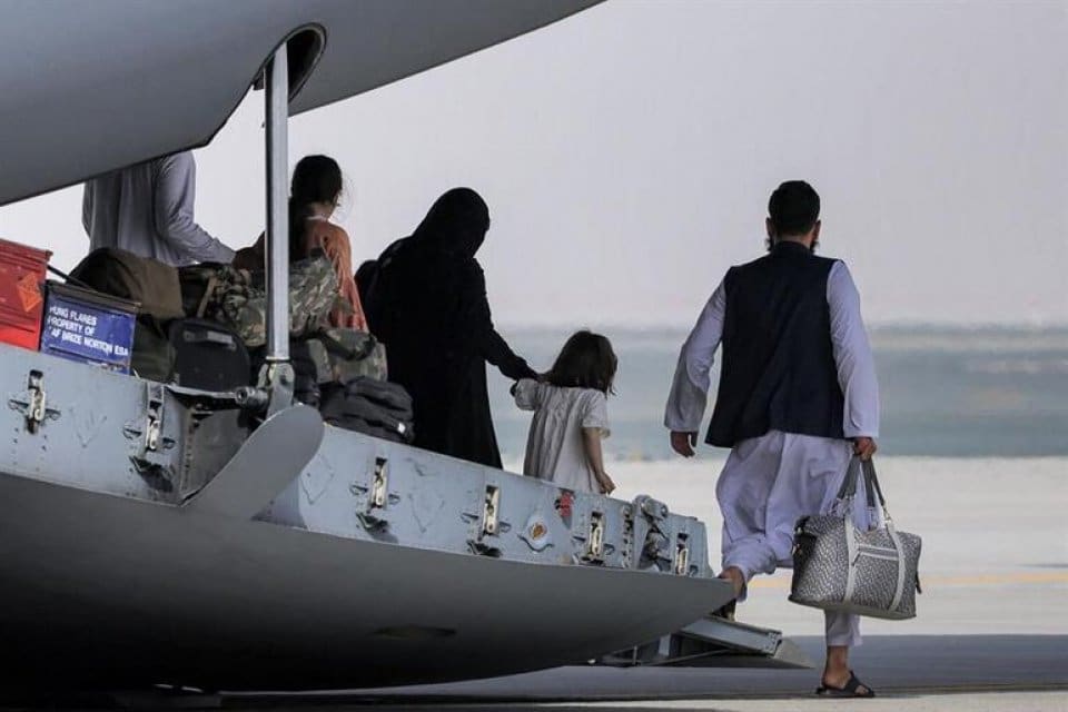 Afganistan'da Taliban'ın &uuml;lke y&ouml;netimini ele ge&ccedil;irmesinden sonra başlayan kaos b&uuml;y&uuml;yerek