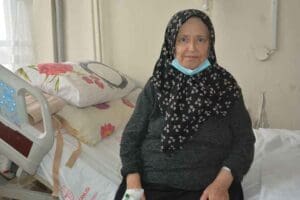 MUĞLA'nın Fethiye il&ccedil;esinde yaşayan 64 yaşındaki Hatice Topaloğlu, b&ouml;breğindeki kalbine