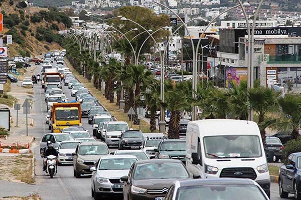 Bodrum Belediye Başkanı Ahmet Aras, pandemi ile Bodrum&rsquo;un n&uuml;fusunun 2.5