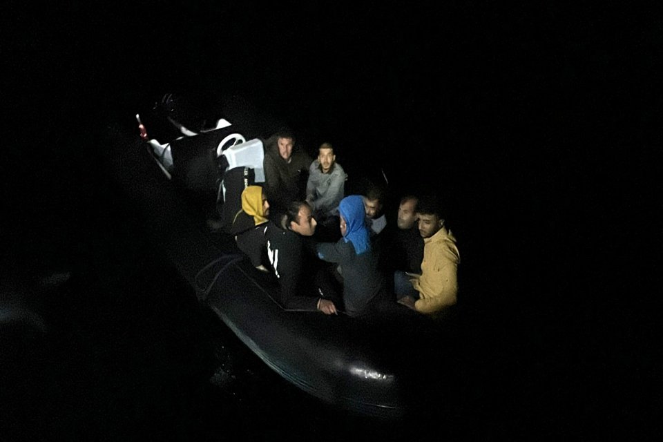 Muğla'nın Bodrum il&ccedil;esinde Yunanistan unsurlarınca T&uuml;rk kara sularına geri itilen