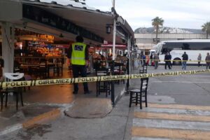 Muğla'nın Bodrum il&ccedil;esinde, kafe ihalesi nedeniyle husumetliler arasında &ccedil;ıkan silahlı