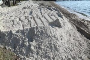 &Ccedil;alışmayı durduran ekipler, d&ouml;k&uuml;len maddenin belirlenmesi amacıyla alınan &ouml;rnekleri ilgili