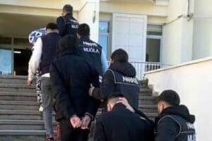 Muğla'nın Bodrum il&ccedil;esinde, polisin uyuşturucu satıcılarına y&ouml;nelik d&uuml;zenlediği operasyonda bir