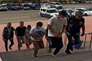 Muğla'nın Bodrum il&ccedil;esinde, FET&Ouml;/PDY&nbsp;&uuml;yeliğinden dosyası bulunan 3 ş&uuml;pheliden 2'si tutuklandı,