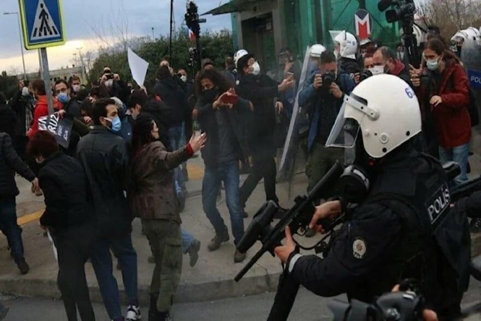 Boğazi&ccedil;i &Uuml;niversitesi'nde ge&ccedil;en yıl rekt&ouml;r atanmasına karşı protesto eylemi yaptıkları