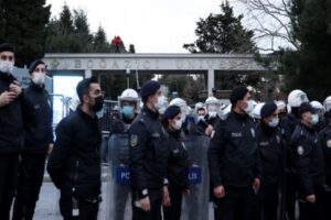 İstanbul Valiliği, Boğaziçi Üniversitesindeki gösterilerde gözaltına alınan şüphelilerden 98'inin serbest