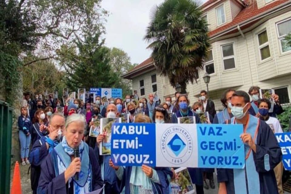 Boğazi&ccedil;i &Uuml;niversitesi Siyaset Bilimi ve Uluslararası İlişkiler B&ouml;l&uuml;m&uuml;, İktisadi ve