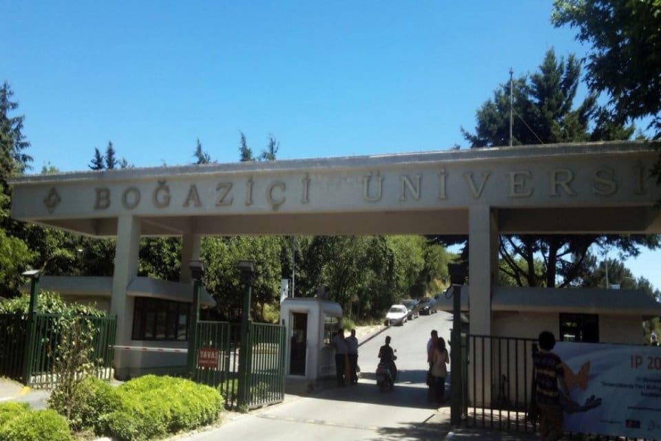 Boğazi&ccedil;i &Uuml;niversitesi &Ouml;ğretim &Uuml;yesi Prof. Dr. Mehmet Naci İnci, vekaleten